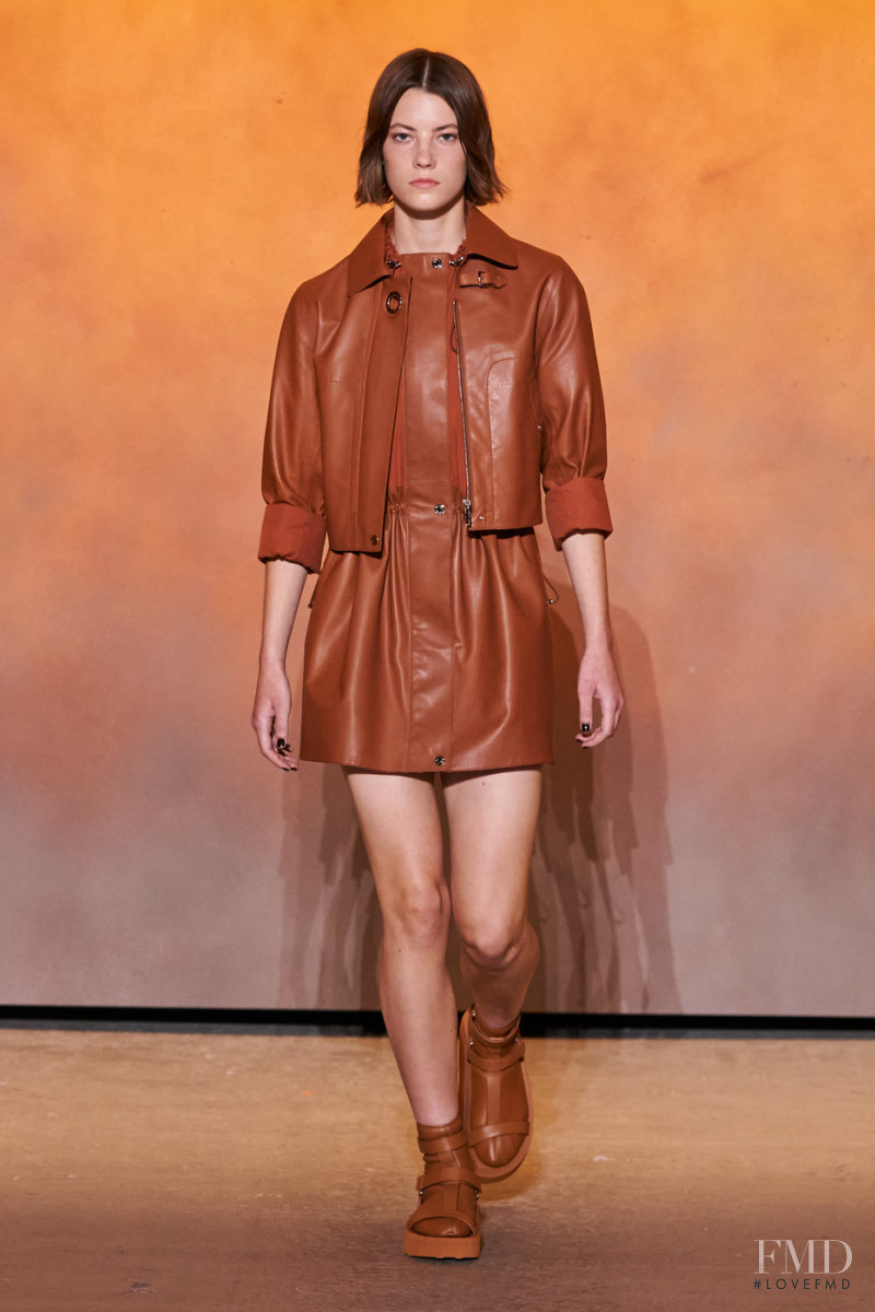 Dana Smith featured in  the Hermès fashion show for Spring/Summer 2022