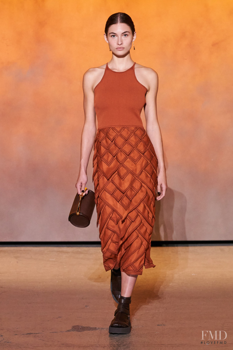 Grace Elizabeth featured in  the Hermès fashion show for Spring/Summer 2022