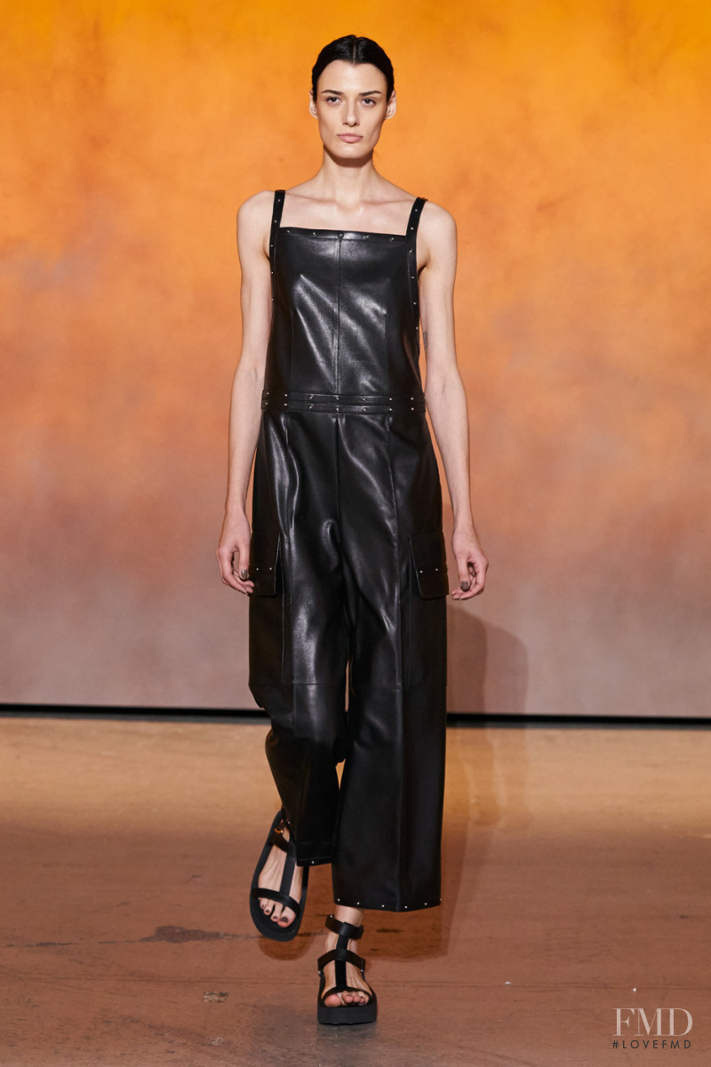 Marfa Zoe Manakh featured in  the Hermès fashion show for Spring/Summer 2022