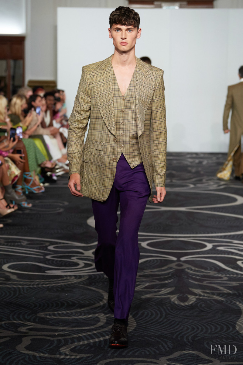 Helen Anthony fashion show for Spring/Summer 2022