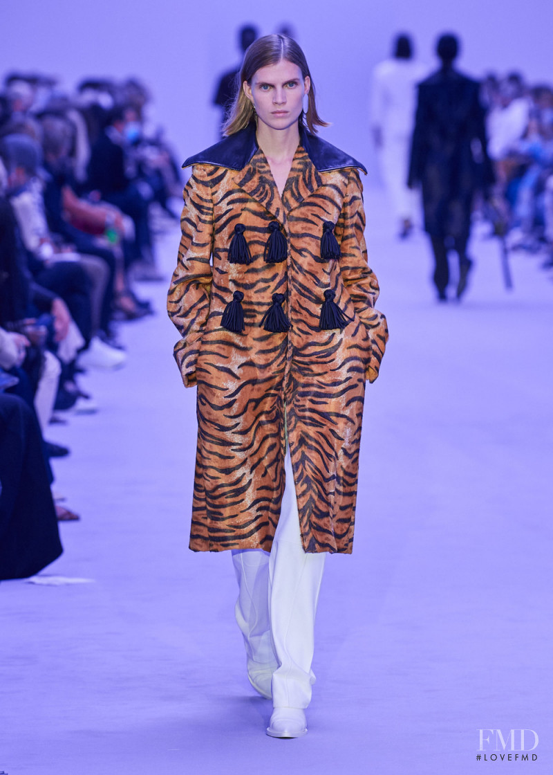 Sara Eirud featured in  the Jil Sander fashion show for Spring/Summer 2022