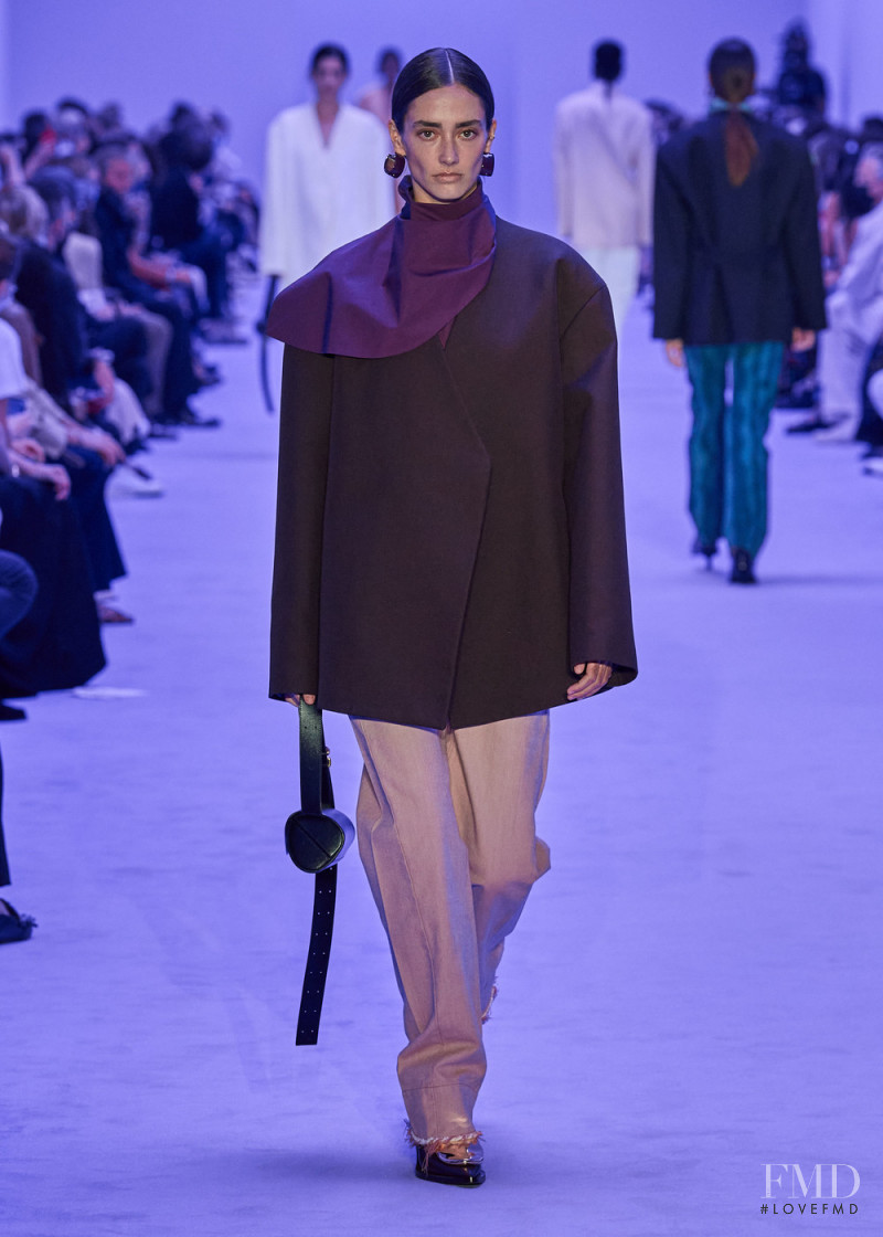 Amanda Googe featured in  the Jil Sander fashion show for Spring/Summer 2022