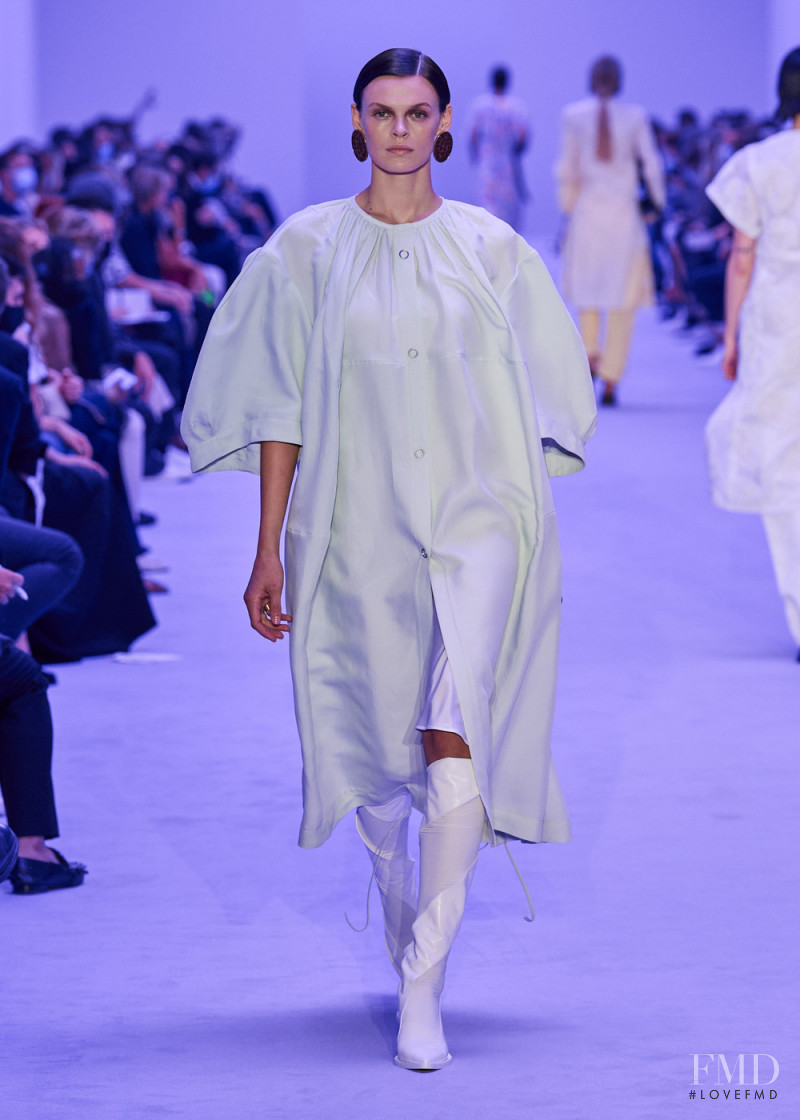 Cara Taylor featured in  the Jil Sander fashion show for Spring/Summer 2022
