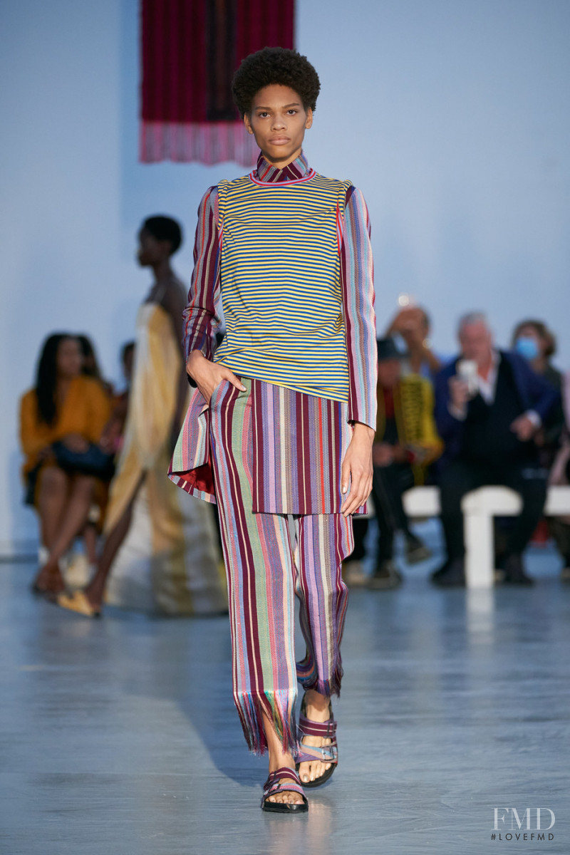Minnie Warren featured in  the Kenneth Ize fashion show for Spring/Summer 2022