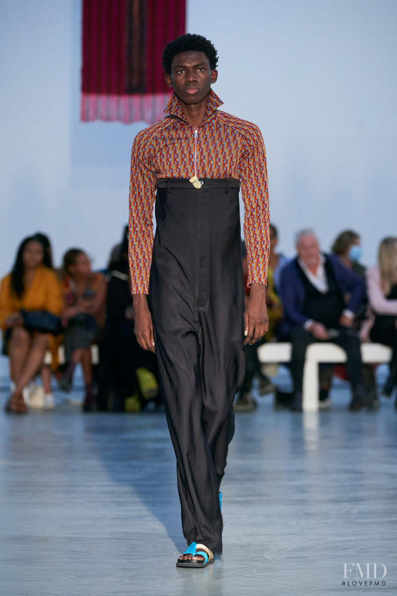 Ottawa Kwami featured in  the Kenneth Ize fashion show for Spring/Summer 2022