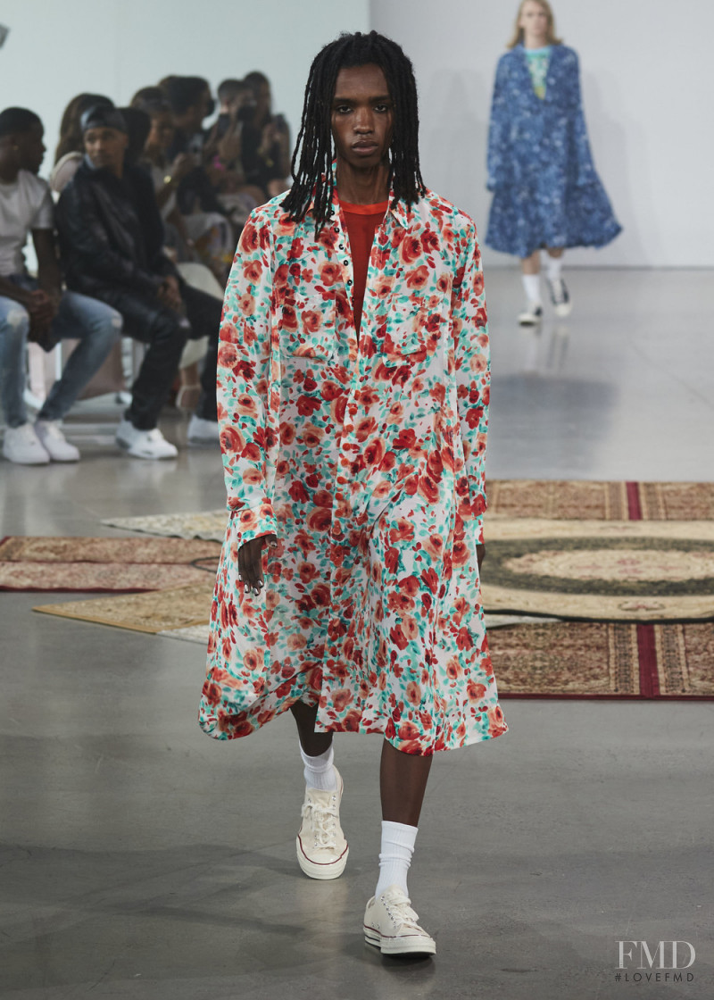 Kenneth Nicholson fashion show for Spring/Summer 2022