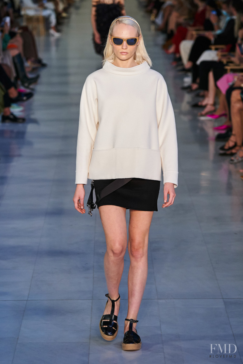 Fran Summers featured in  the Max Mara fashion show for Spring/Summer 2022