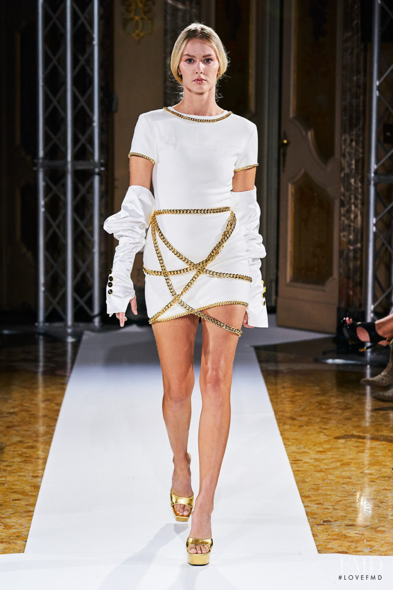 Mae Paris fashion show for Spring/Summer 2022