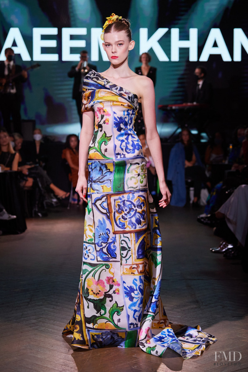 Naeem Khan fashion show for Spring/Summer 2022