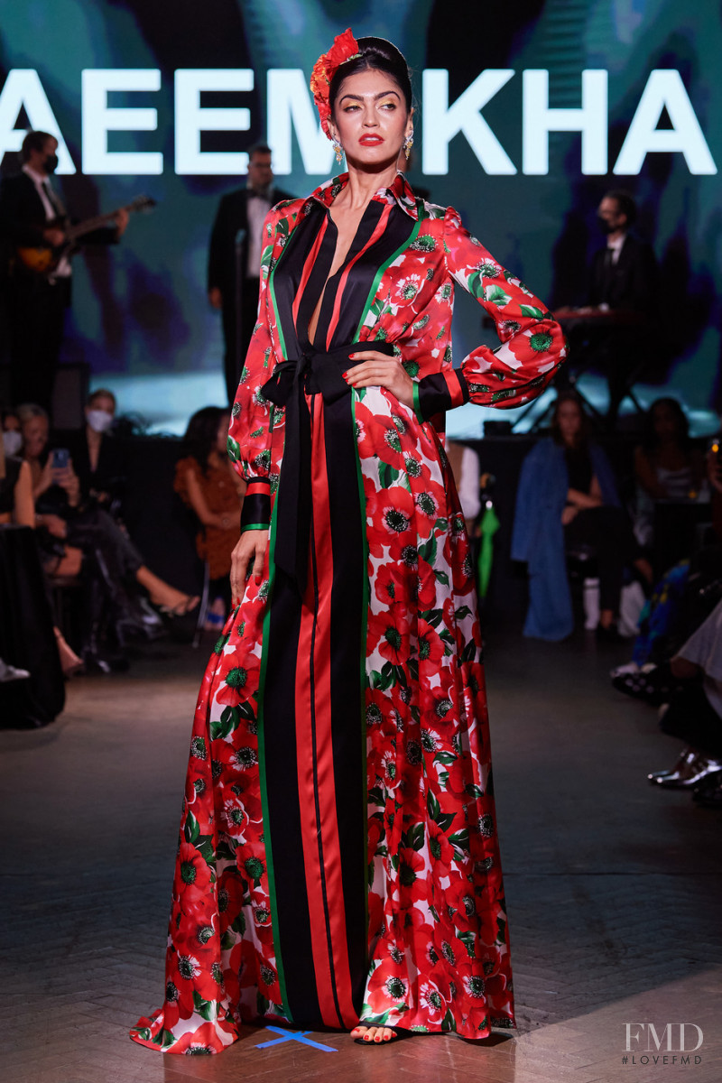 Naeem Khan fashion show for Spring/Summer 2022