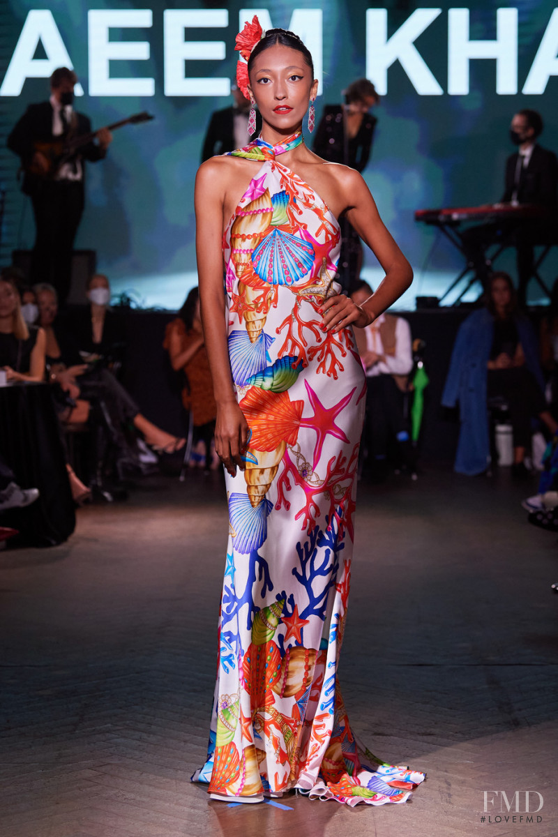 Naeem Khan fashion show for Spring/Summer 2022