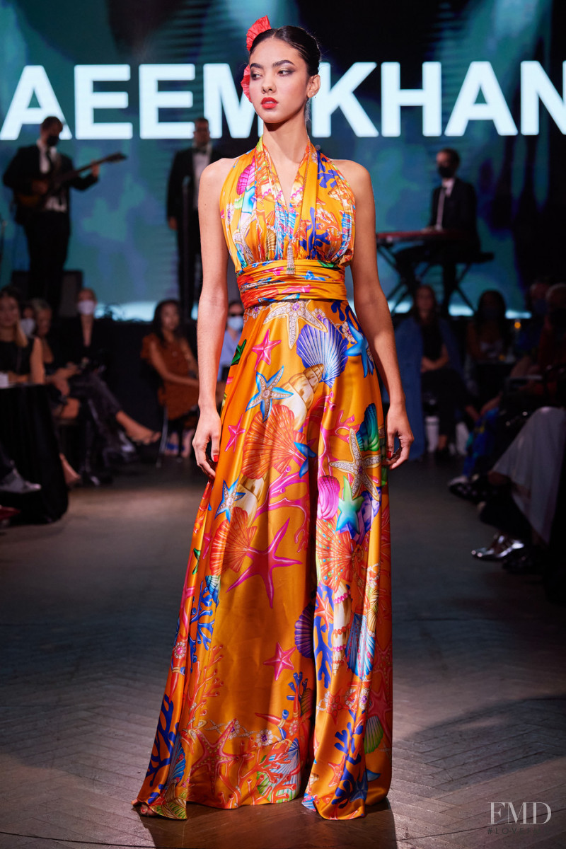 Naeem Khan fashion show for Spring/Summer 2022