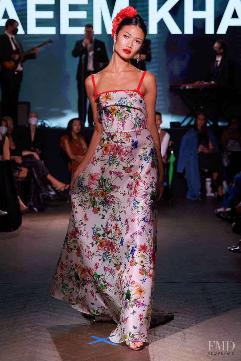 Naeem Khan fashion show for Spring/Summer 2022