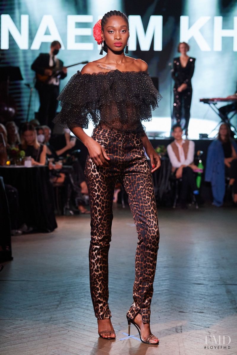 Naeem Khan fashion show for Spring/Summer 2022