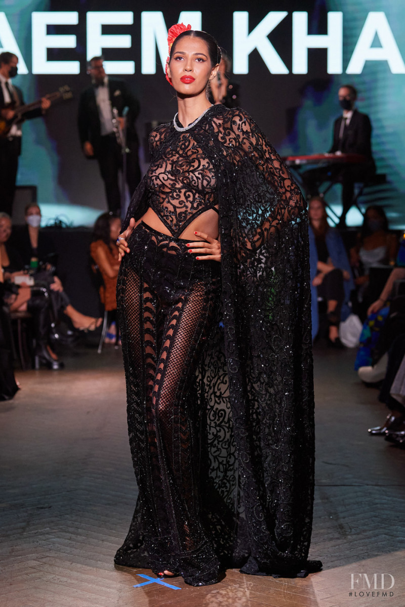 Naeem Khan fashion show for Spring/Summer 2022