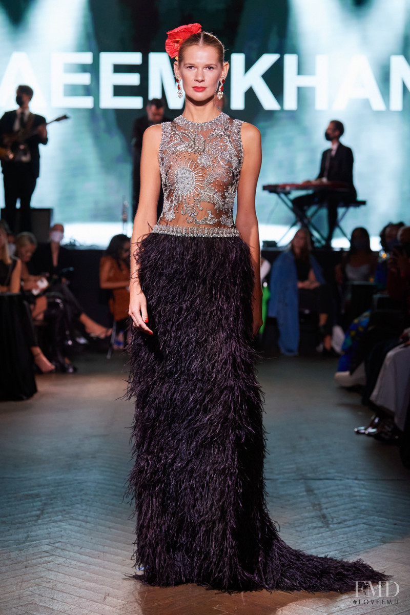 Naeem Khan fashion show for Spring/Summer 2022