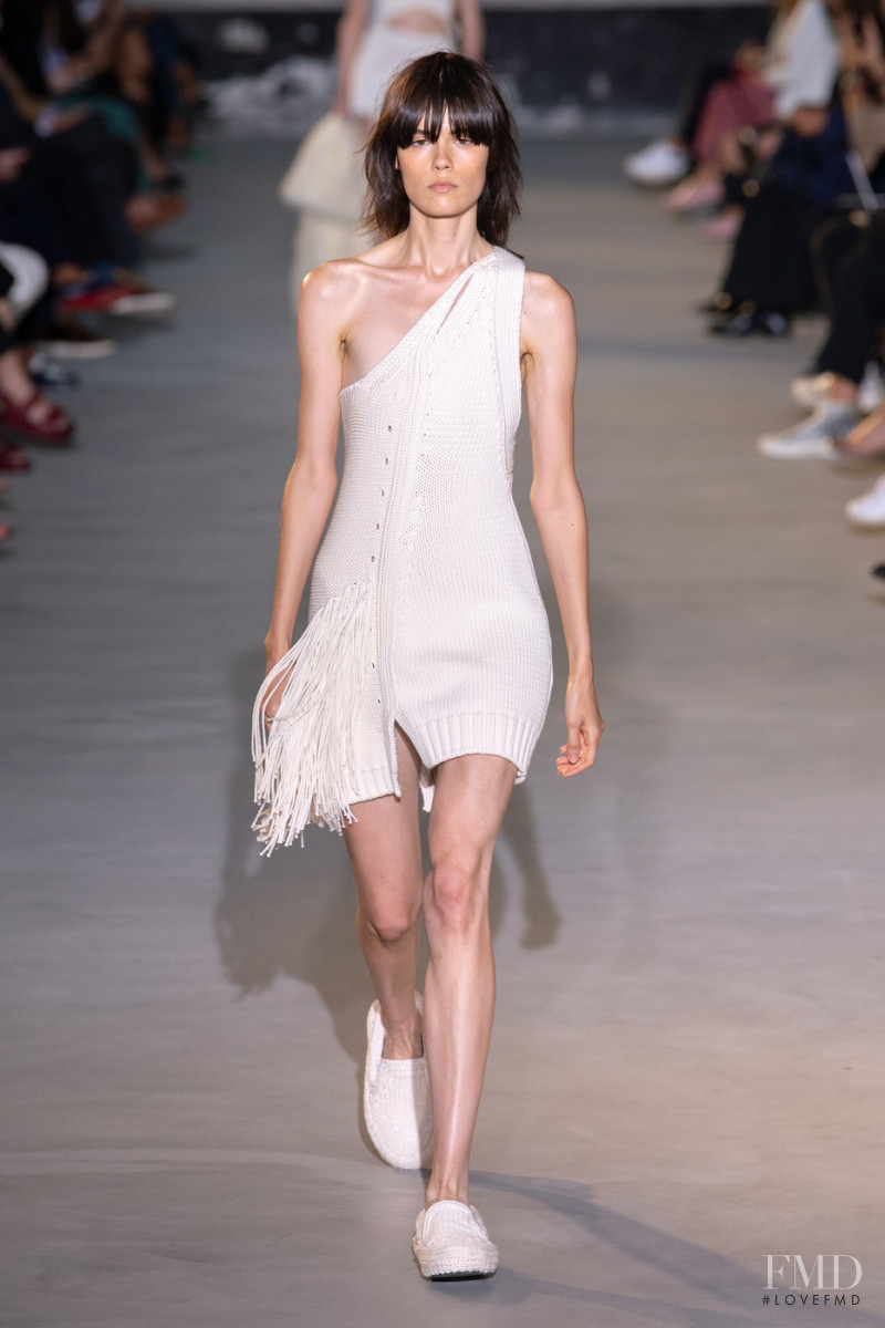 Julie Topsy featured in  the N° 21 fashion show for Spring/Summer 2022