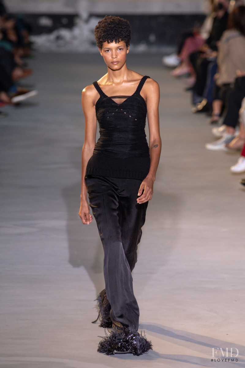 Laiza de Moura featured in  the N° 21 fashion show for Spring/Summer 2022