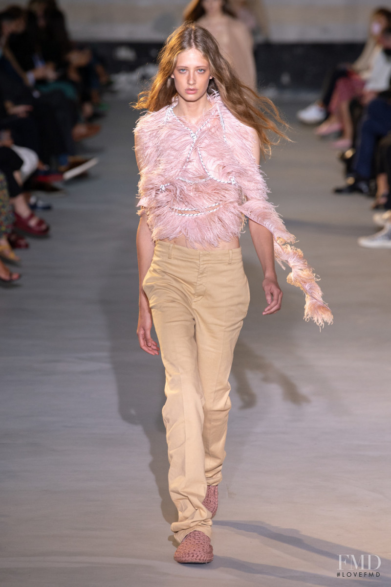 Anna Francesca featured in  the N° 21 fashion show for Spring/Summer 2022