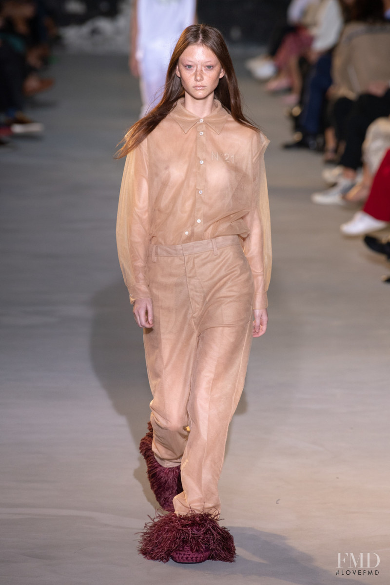 Sara Grace Wallerstedt featured in  the N° 21 fashion show for Spring/Summer 2022