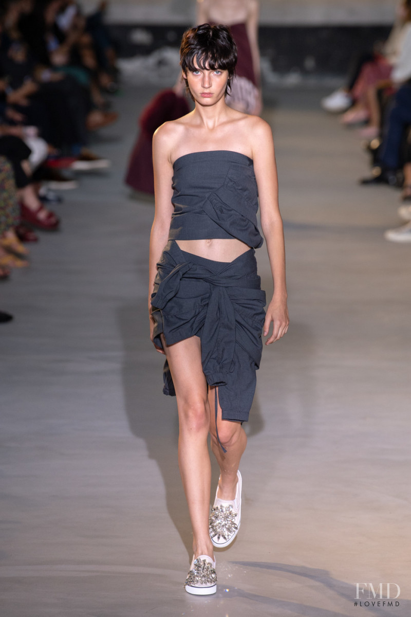 Eleonore Ghiuritan featured in  the N° 21 fashion show for Spring/Summer 2022