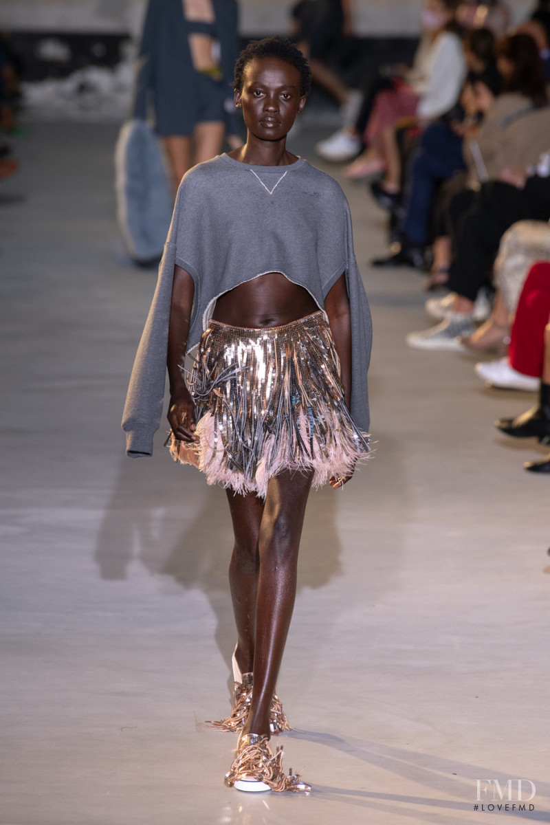 Aliet Sarah Isaiah featured in  the N° 21 fashion show for Spring/Summer 2022