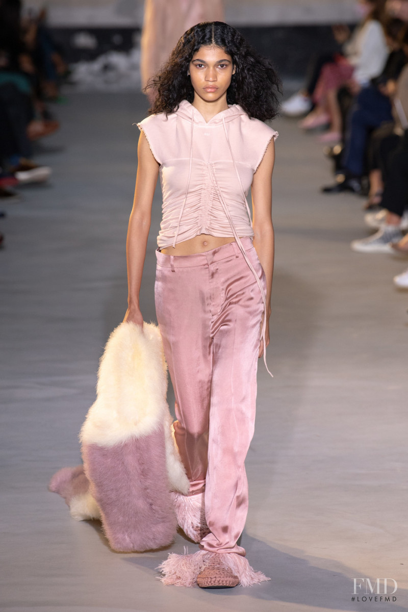 Raynara Negrine featured in  the N° 21 fashion show for Spring/Summer 2022