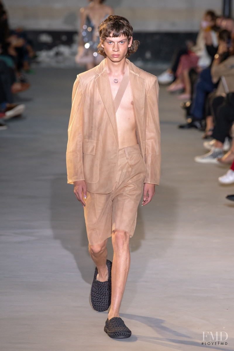 Cosmo Caspers featured in  the N° 21 fashion show for Spring/Summer 2022