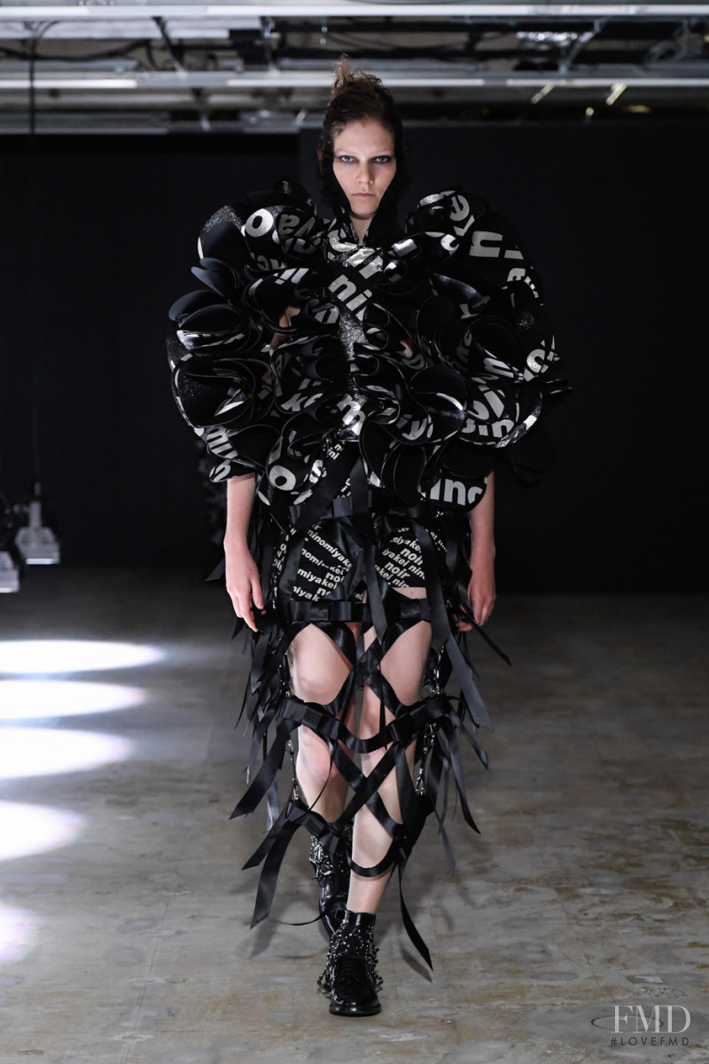 Noir Kei Ninomiya fashion show for Spring/Summer 2022