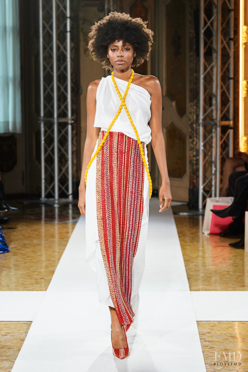 Nina Nayema fashion show for Spring/Summer 2022