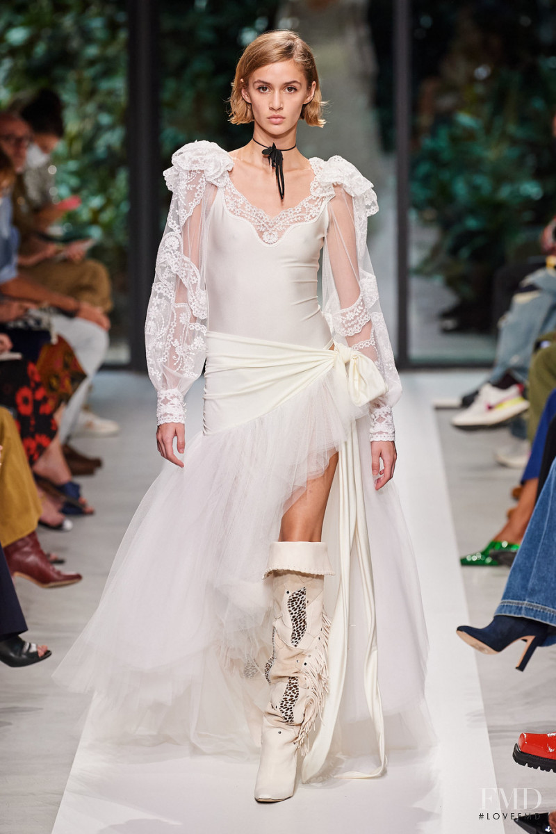 Quinn Elin Mora featured in  the Philosophy di Lorenzo Serafini fashion show for Spring/Summer 2022