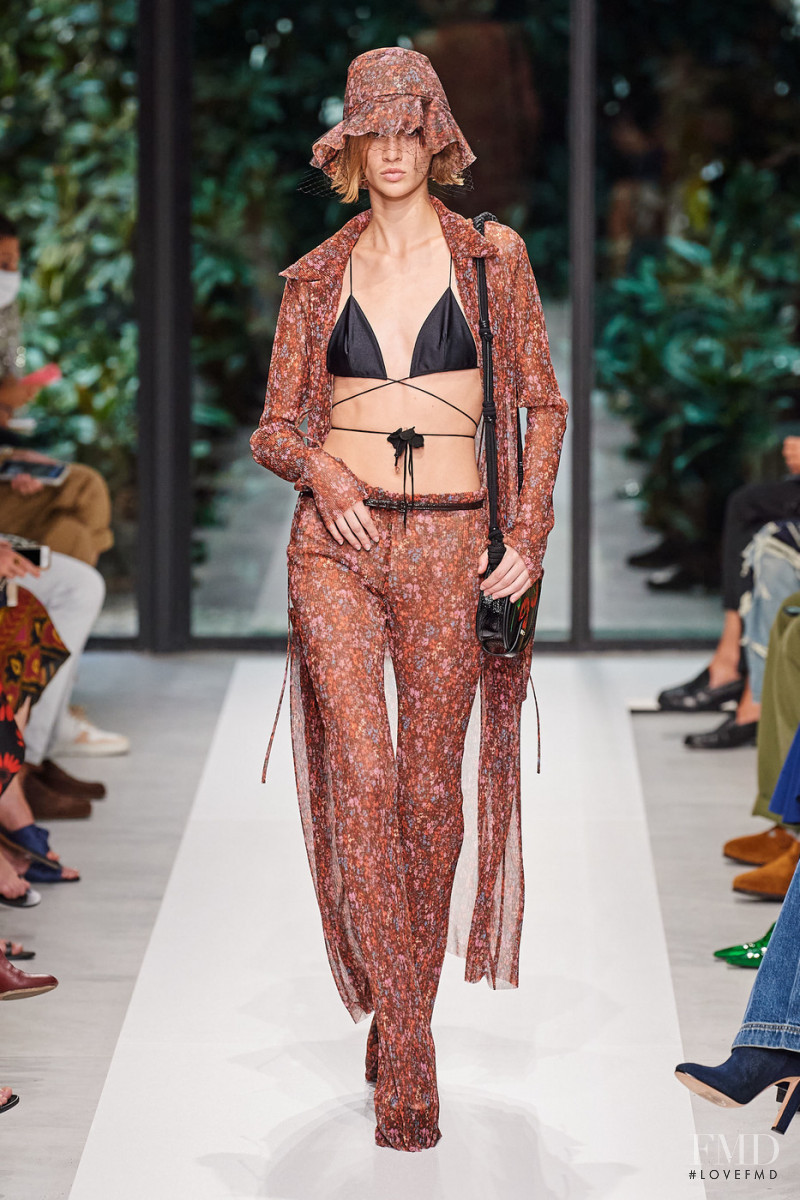 Quinn Elin Mora featured in  the Philosophy di Lorenzo Serafini fashion show for Spring/Summer 2022