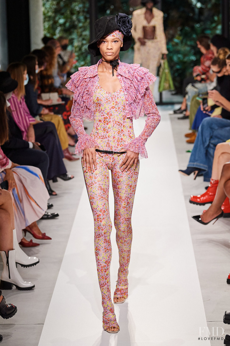 Minnie Warren featured in  the Philosophy di Lorenzo Serafini fashion show for Spring/Summer 2022