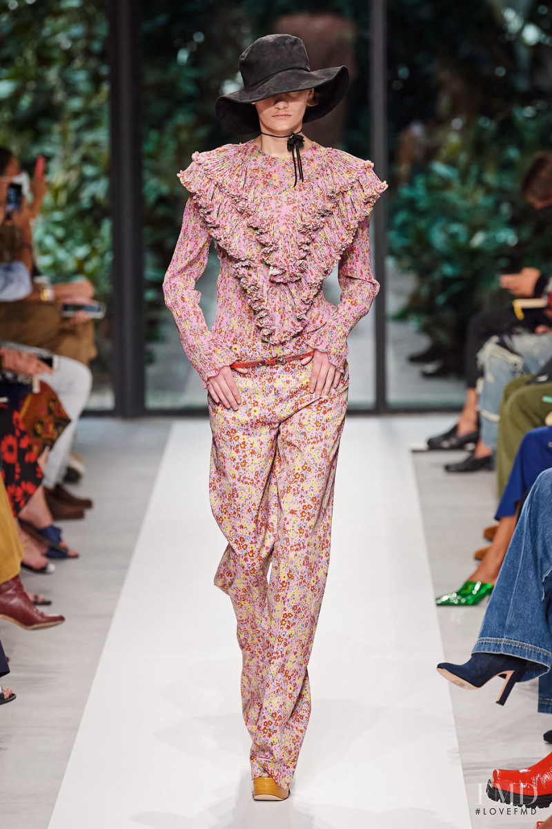 Alina Bolotina featured in  the Philosophy di Lorenzo Serafini fashion show for Spring/Summer 2022