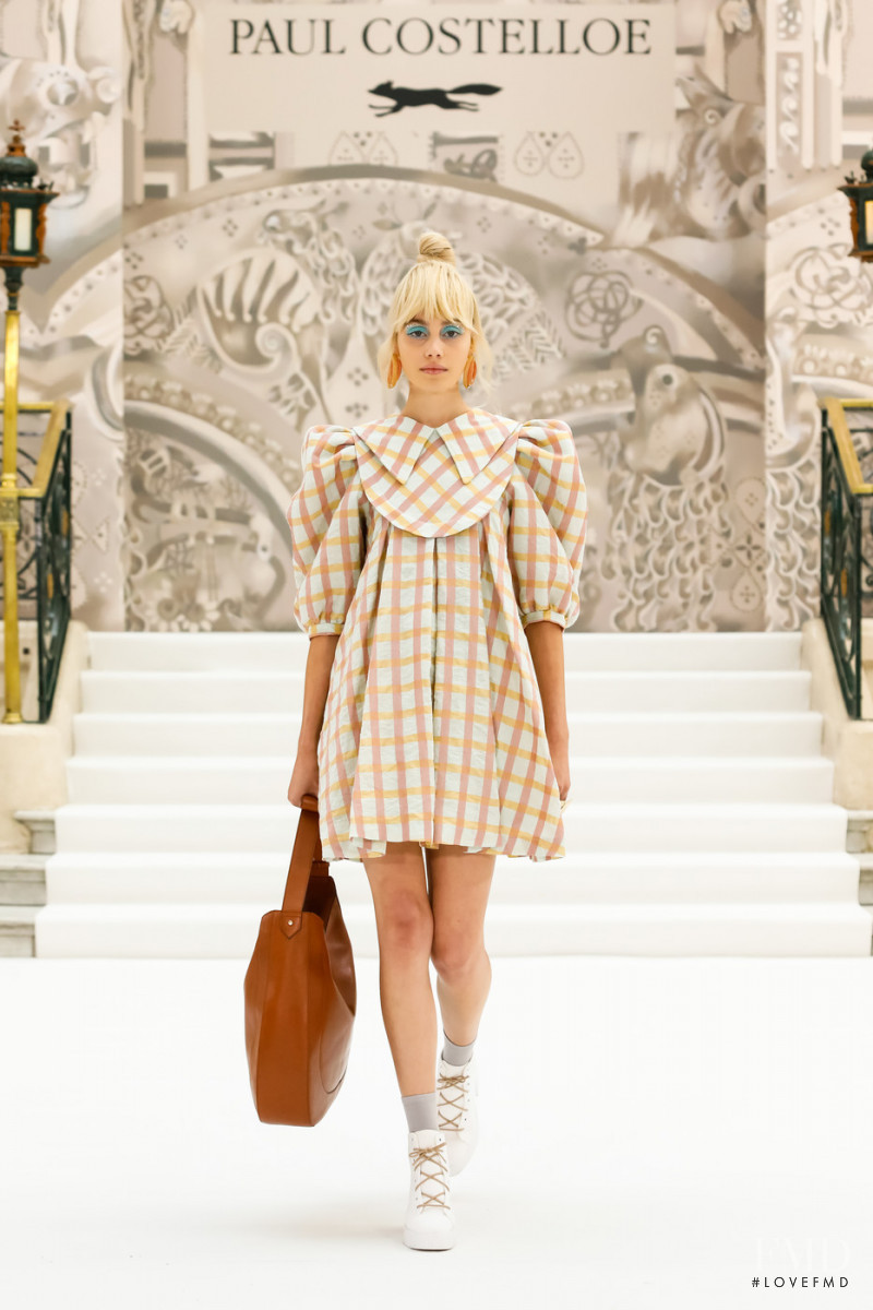 Paul Costelloe fashion show for Spring/Summer 2022