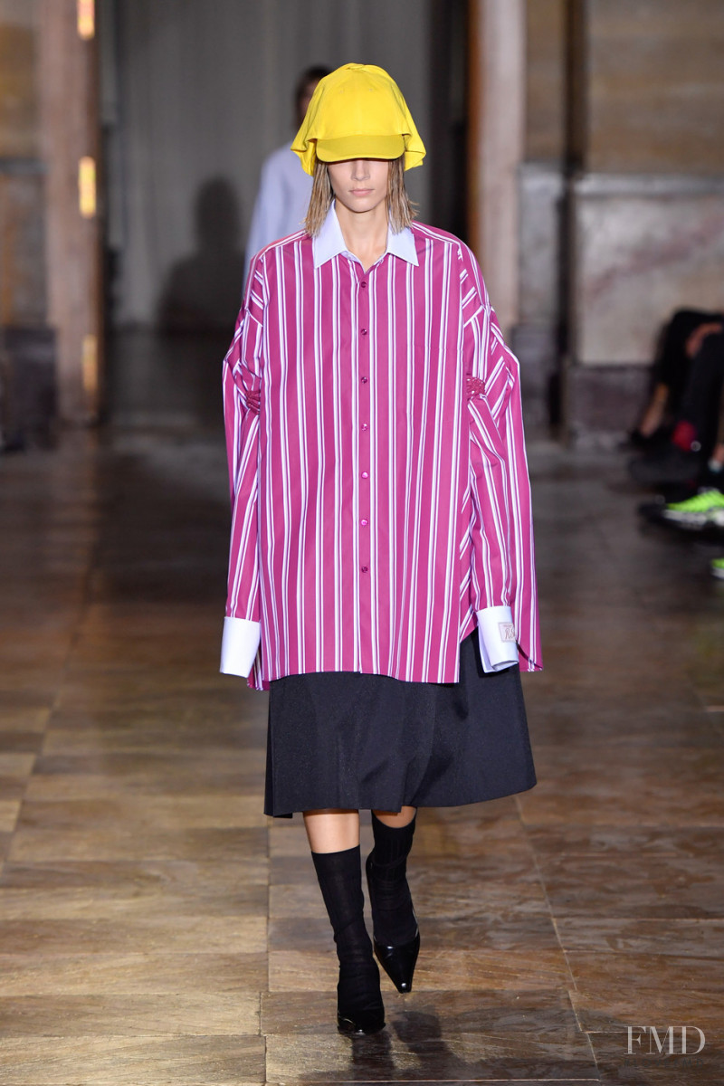 Daria Koshkina featured in  the Raf Simons fashion show for Spring/Summer 2022