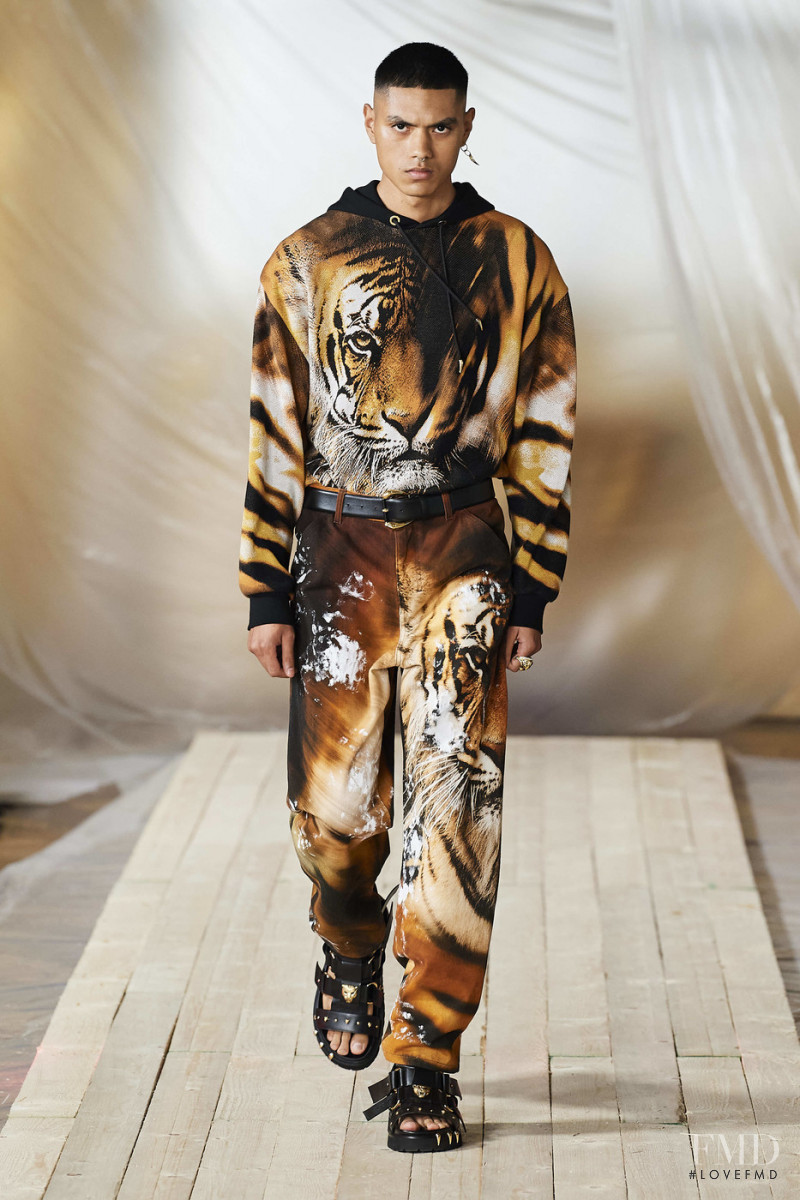 Alex Arana featured in  the Roberto Cavalli fashion show for Spring/Summer 2022