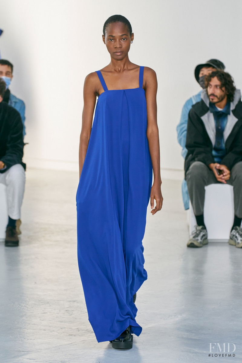 Victoire Victoria Nkwuda featured in  the Shang Xia fashion show for Spring/Summer 2022