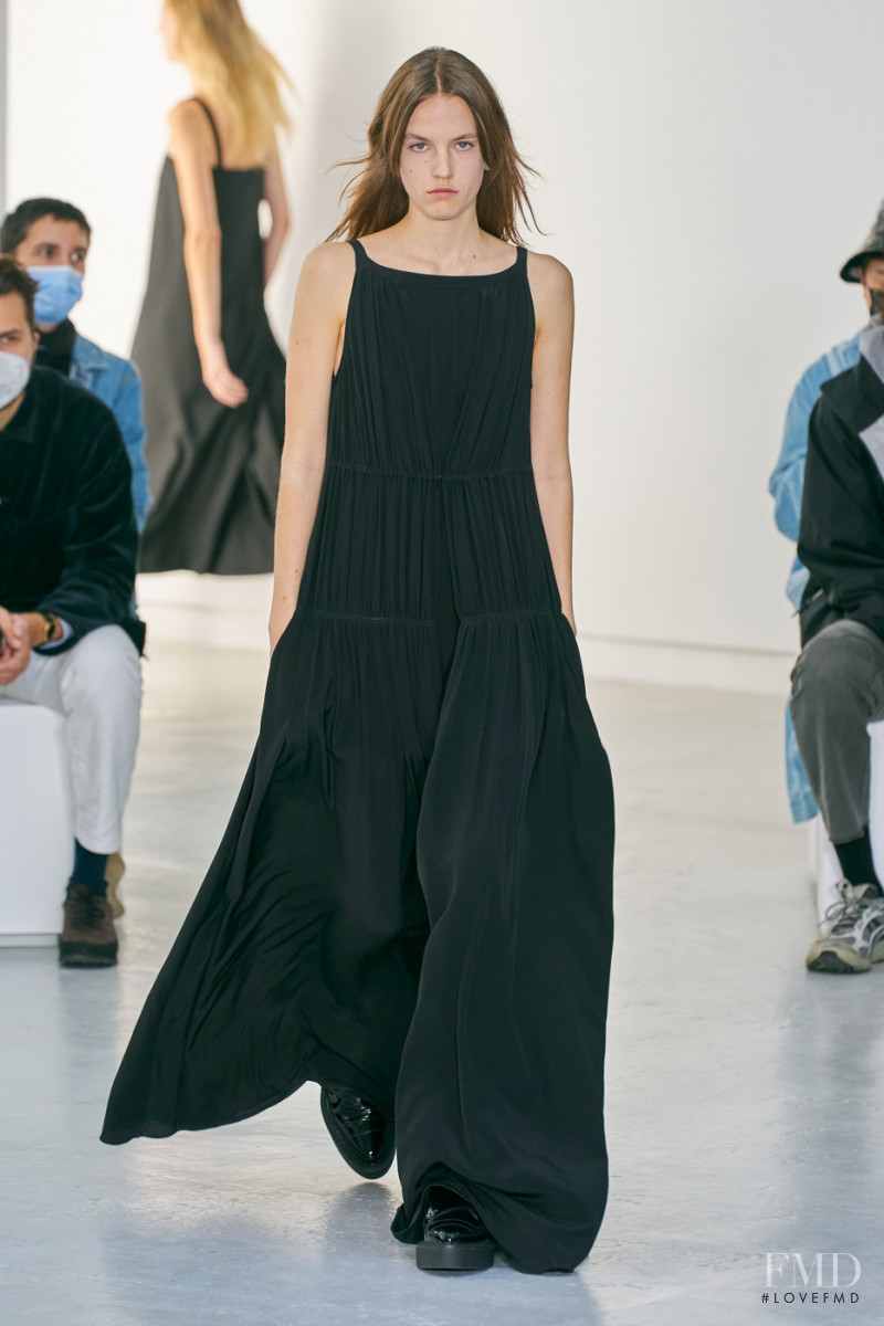 Gwen Weijers featured in  the Shang Xia fashion show for Spring/Summer 2022
