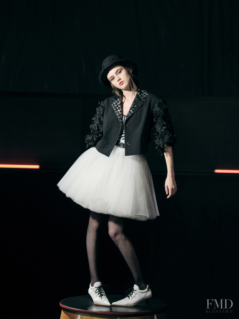 Shiatzy Chen lookbook for Spring/Summer 2022