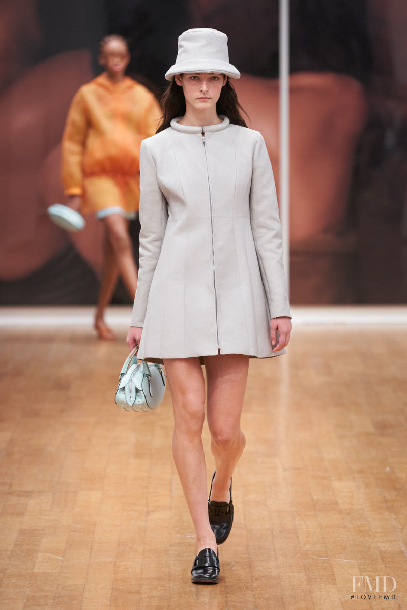 Effie Steinberg featured in  the Tod\'s fashion show for Spring/Summer 2022
