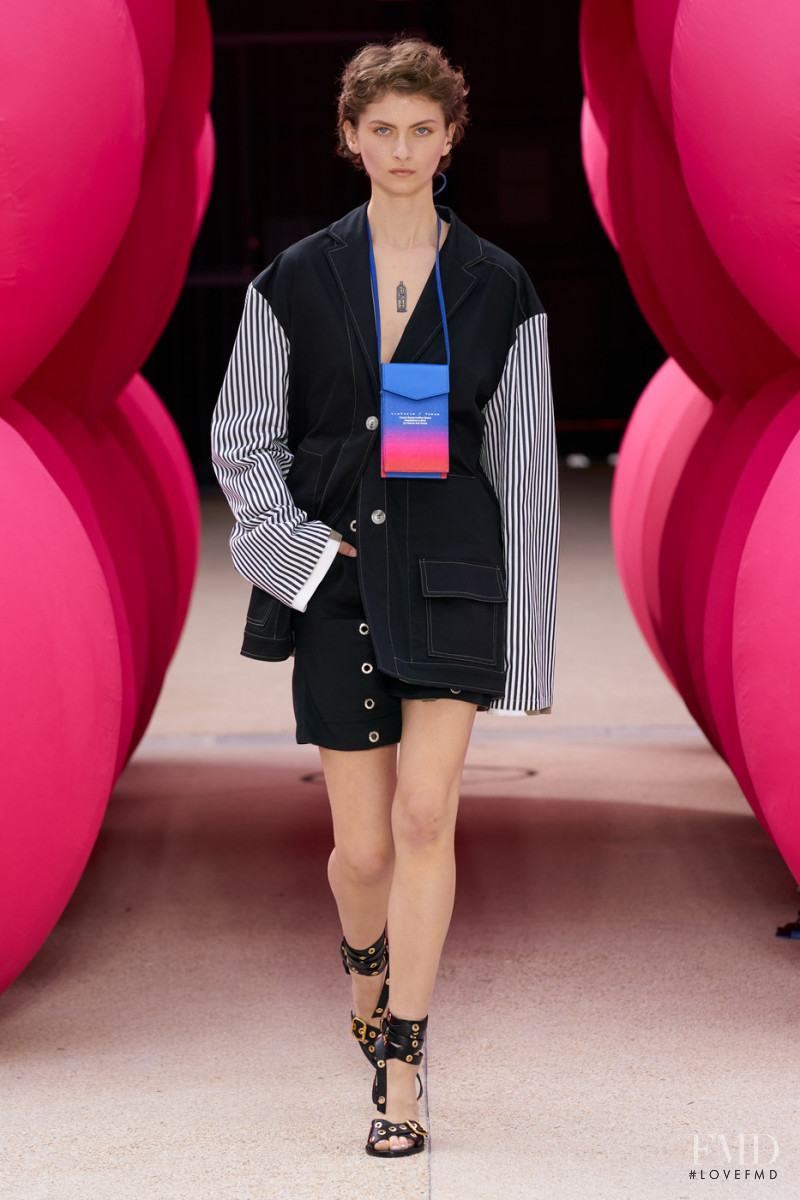 VICTORIA/TOMAS fashion show for Spring/Summer 2022