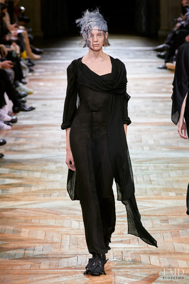 Yohji Yamamoto fashion show for Spring/Summer 2022