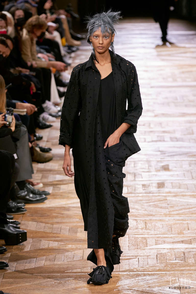 Yohji Yamamoto fashion show for Spring/Summer 2022