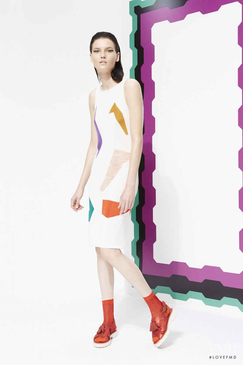 Katlin Aas featured in  the Missoni fashion show for Resort 2015