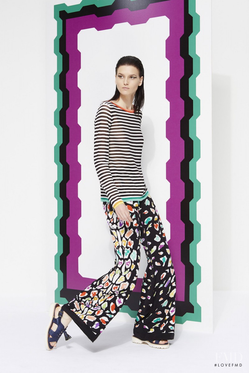 Katlin Aas featured in  the Missoni fashion show for Resort 2015