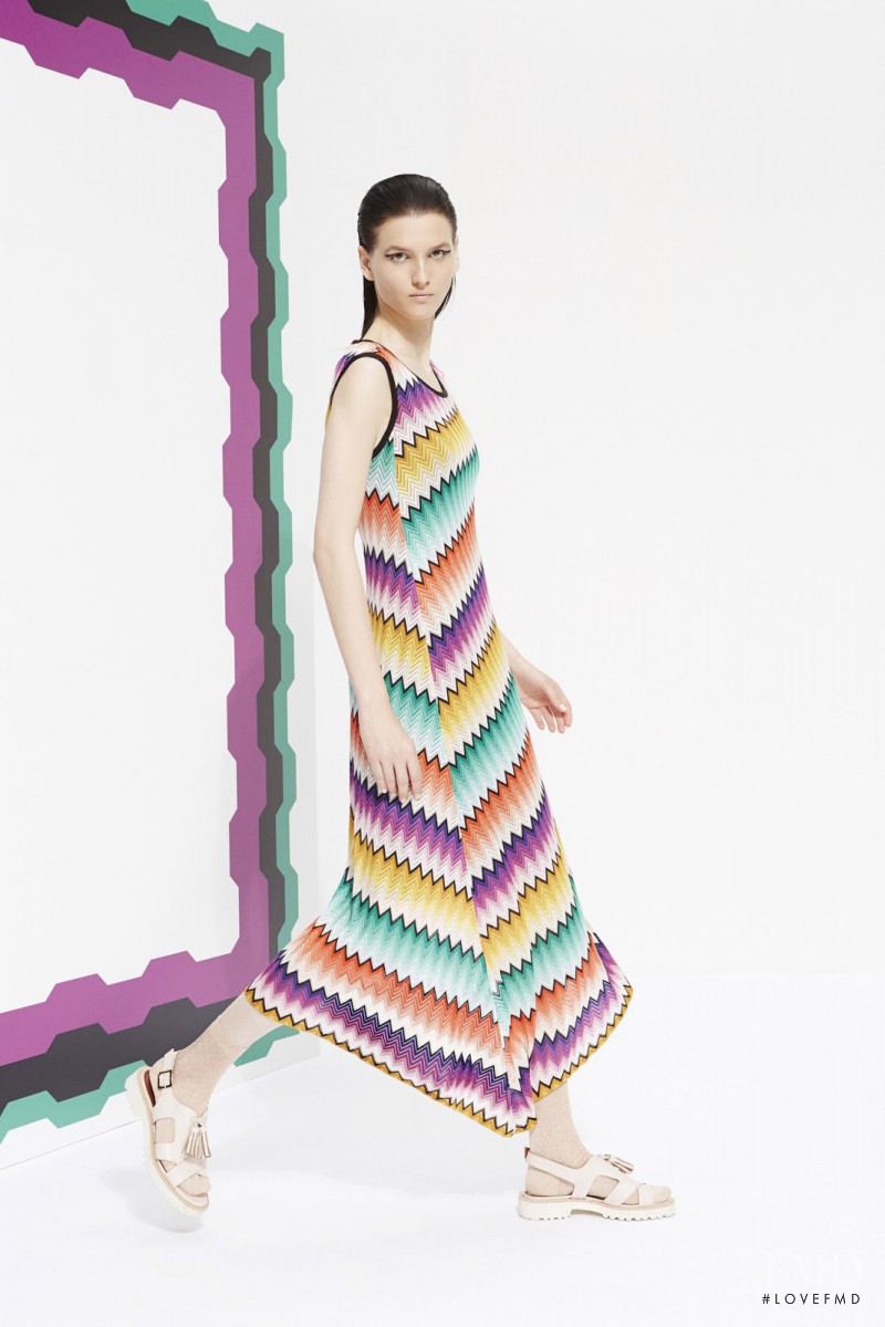 Katlin Aas featured in  the Missoni fashion show for Resort 2015