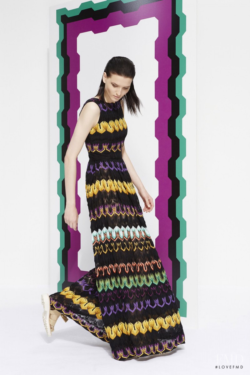 Katlin Aas featured in  the Missoni fashion show for Resort 2015