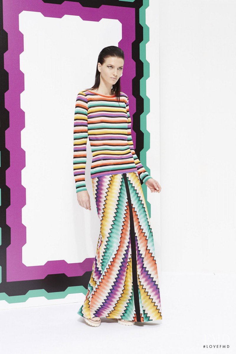 Katlin Aas featured in  the Missoni fashion show for Resort 2015