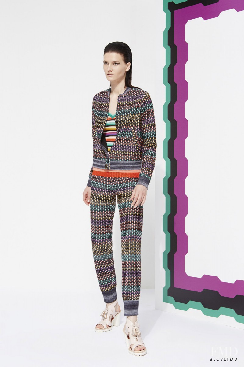 Katlin Aas featured in  the Missoni fashion show for Resort 2015